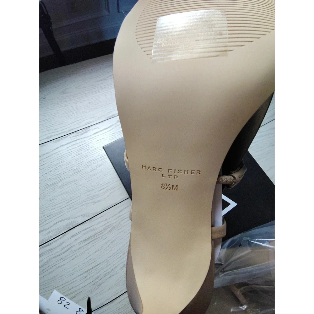Marc Fisher LTD Dennie Strappy Square Toe Sandals Medium Natural Leather 8.5M